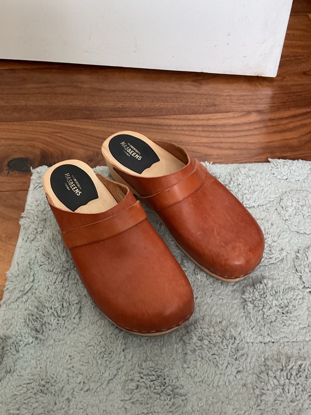 Swedish Hasbeens Tan Leather Clogs size 39